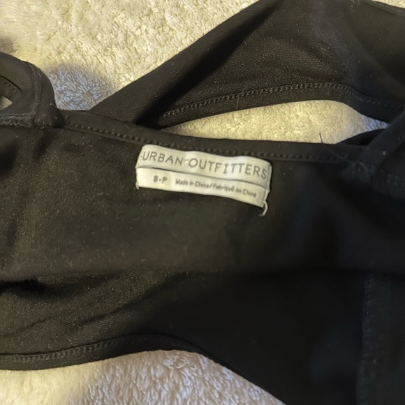 cut out tank top🖤 - Picture 5 of 6